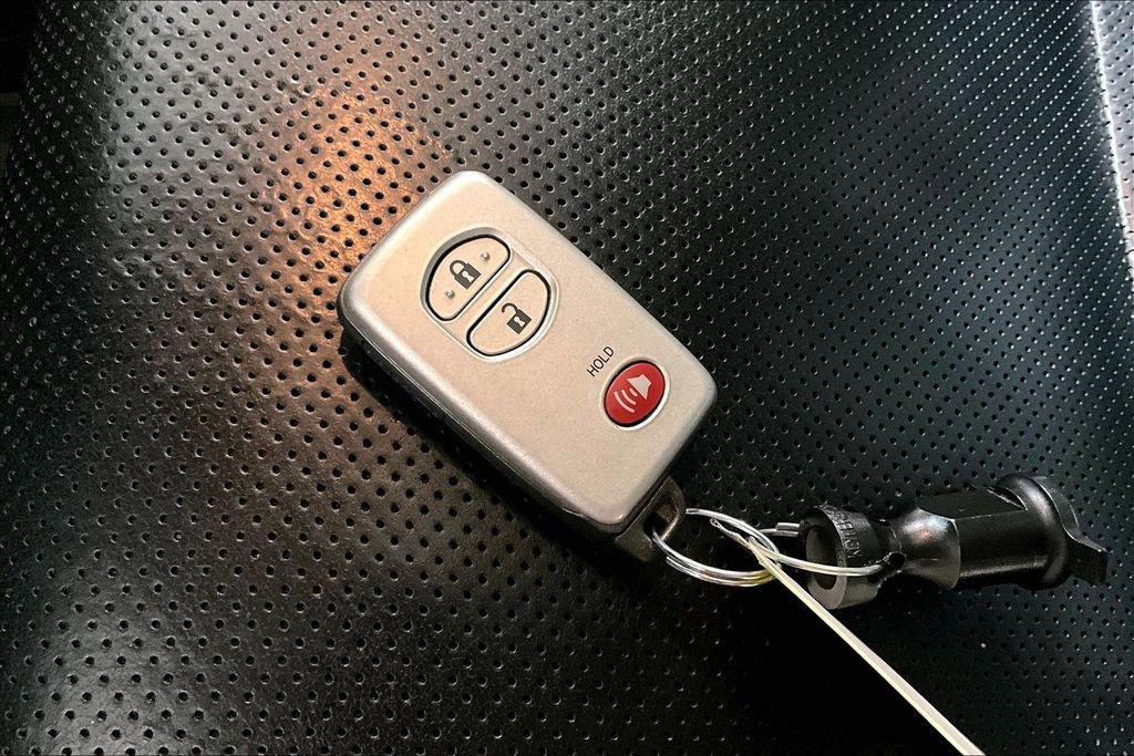 Used 2015 Toyota 4Runner Limited AWD/4WD image 10