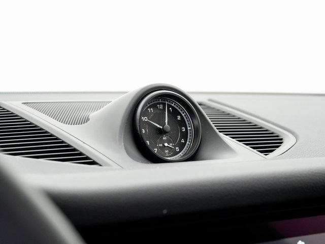 Used 2025 Porsche Macan image 18