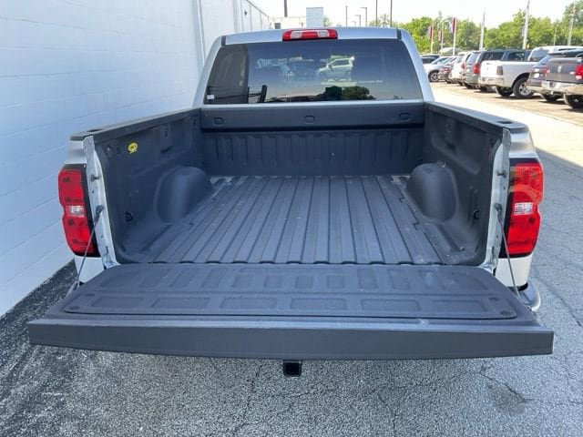 Used 2018 Chevrolet Silverado 1500 Custom w/ Custom Value Package AWD/4WD image 9