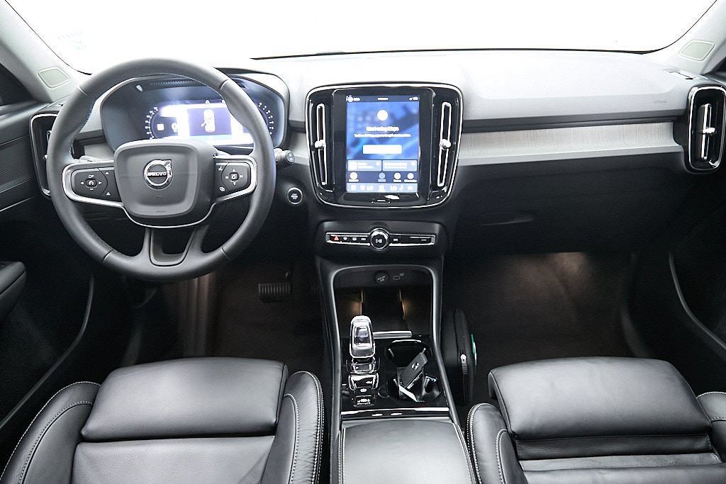 Certified 2024 Volvo XC40 B5 Plus w/ Protection Package Premier AWD/4WD image 23