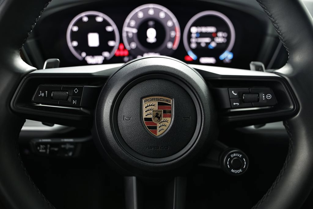 Certified 2025 Porsche Cayenne AWD/4WD image 34