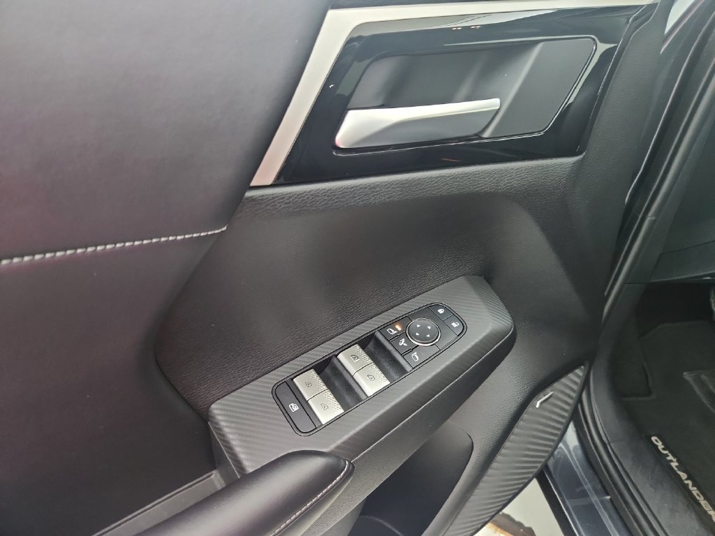 Used 2025 Mitsubishi Outlander SE AWD/4WD image 22