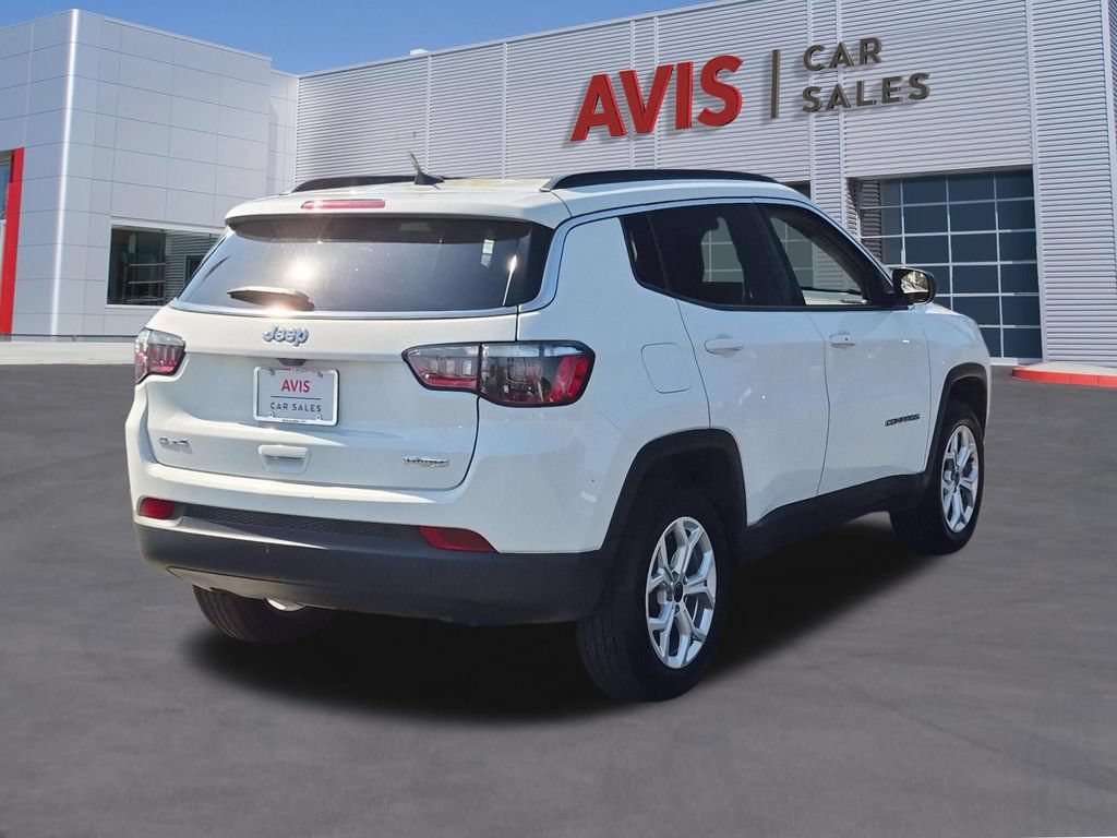 Used 2025 Jeep Compass Latitude w/ Sun & Sound Group AWD/4WD image 6