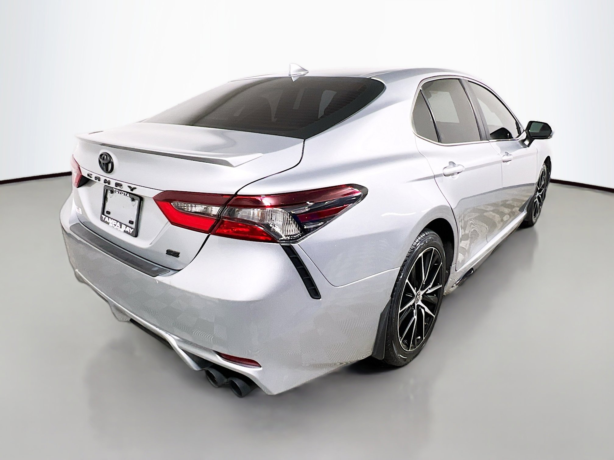 Used 2024 Toyota Camry SE image 4