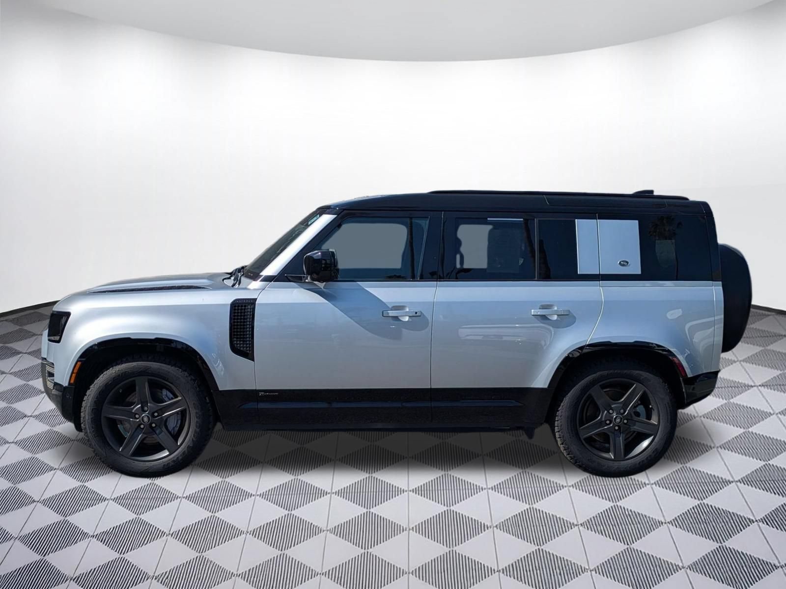 Used 2021 Land Rover Defender 110 X-Dynamic HSE AWD/4WD image 2