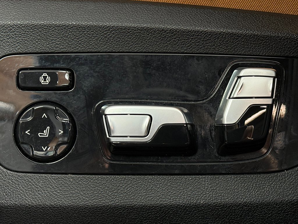 Used 2023 BMW X7 xDrive40i w/ Premium Package image 32