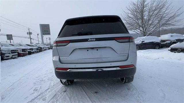 Used 2023 Jeep Grand Cherokee Laredo image 7