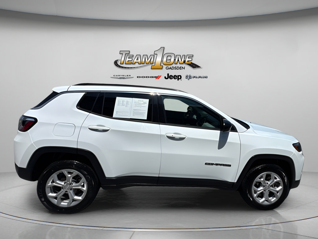 Used 2024 Jeep Compass Latitude AWD/4WD image 9