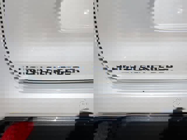 Used 2024 Toyota Highlander Limited image 7