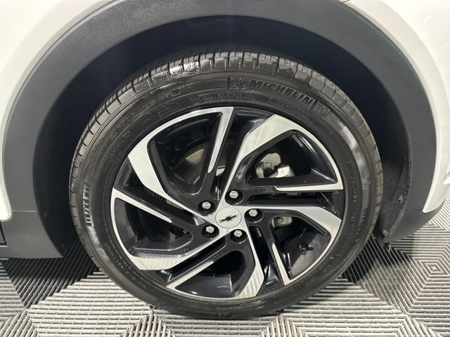 Used 2023 Chevrolet Bolt LT w/ Infotainment Package FWD image 31