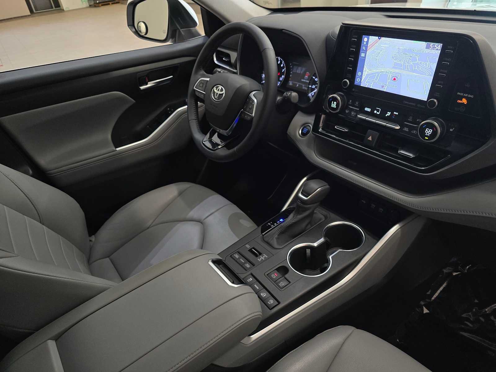 Certified 2020 Toyota Highlander XLE AWD/4WD image 30