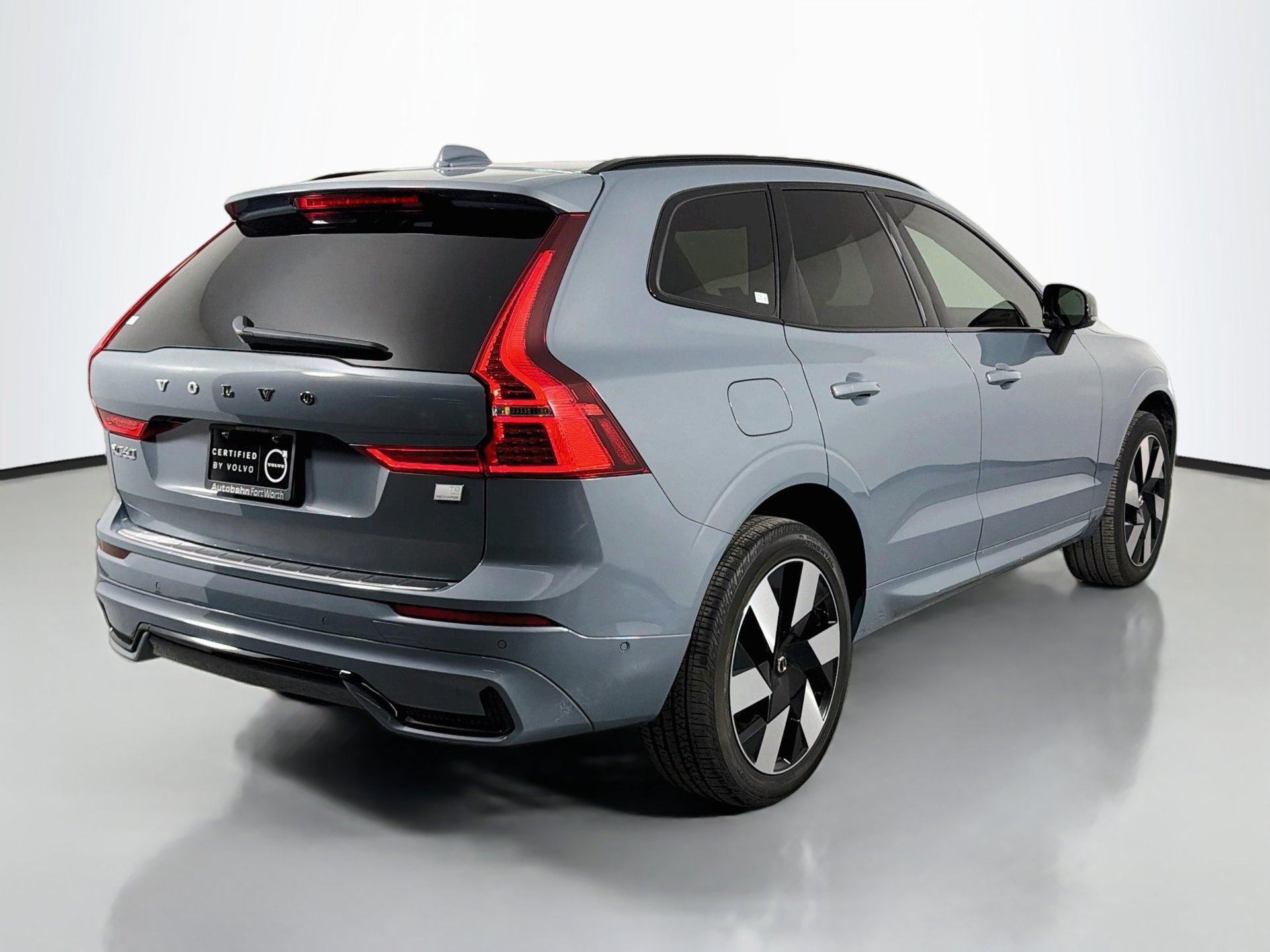 Certified 2024 Volvo XC60 T8 Plus w/ Protection Package Premier AWD/4WD image 6