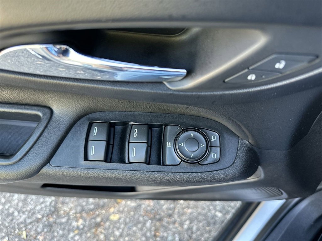 Used 2018 Chevrolet Equinox LT image 15
