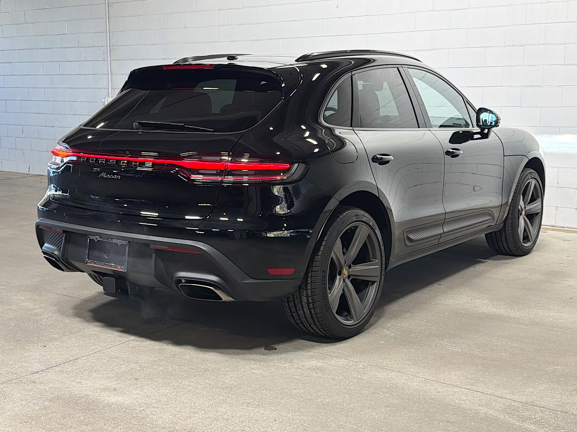 Certified 2026 Porsche Macan image 7