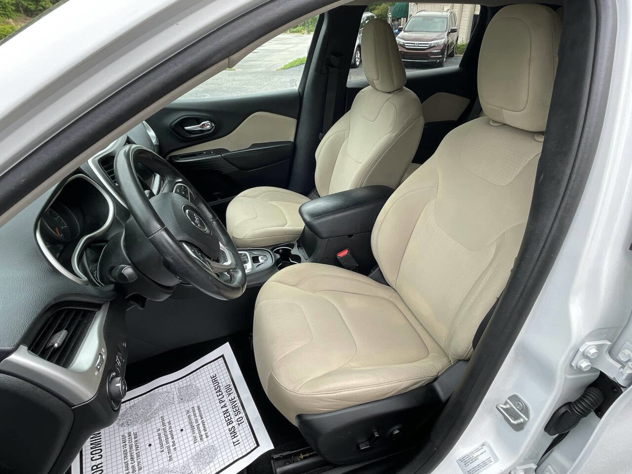 Used 2015 Jeep Cherokee Latitude w/ Comfort/Convenience Group FWD image 12
