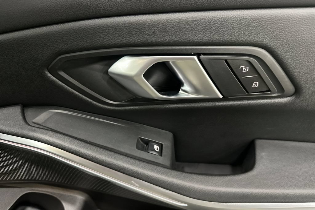 Used 2025 BMW 330i Sedan RWD image 19