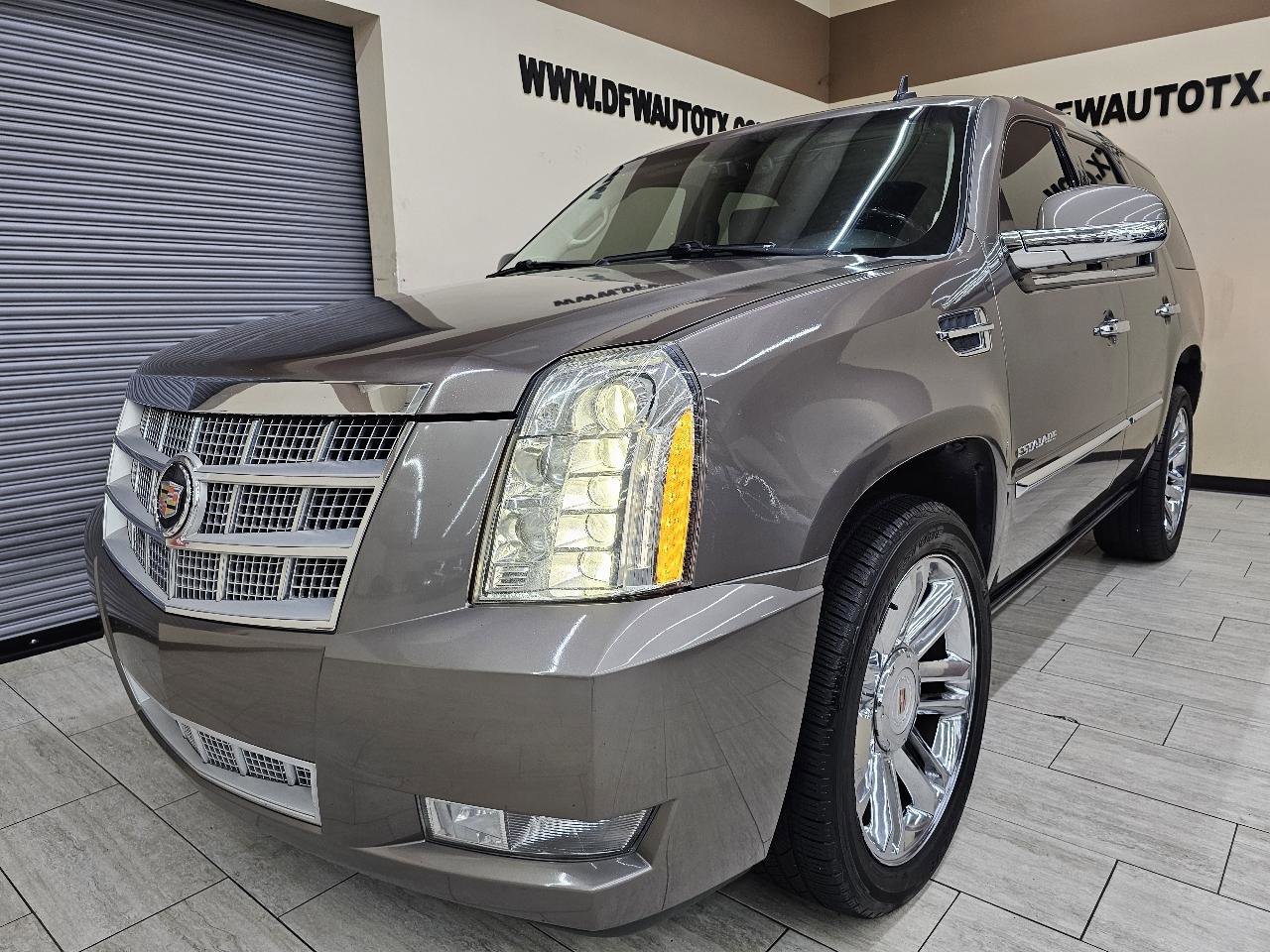 Used 2014 Cadillac Escalade Platinum AWD/4WD image 2