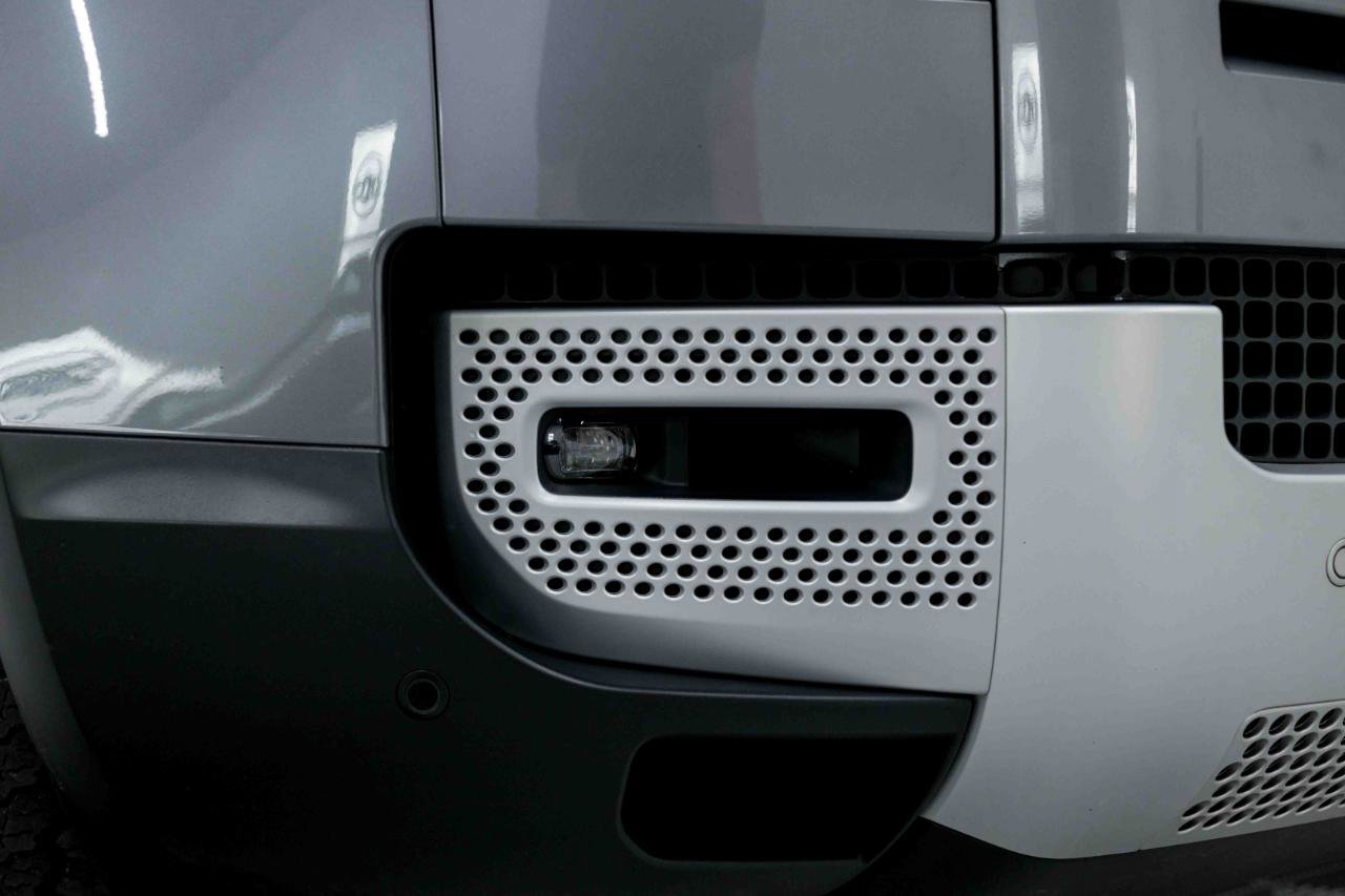 Used 2023 Land Rover Defender 130 SE image 17