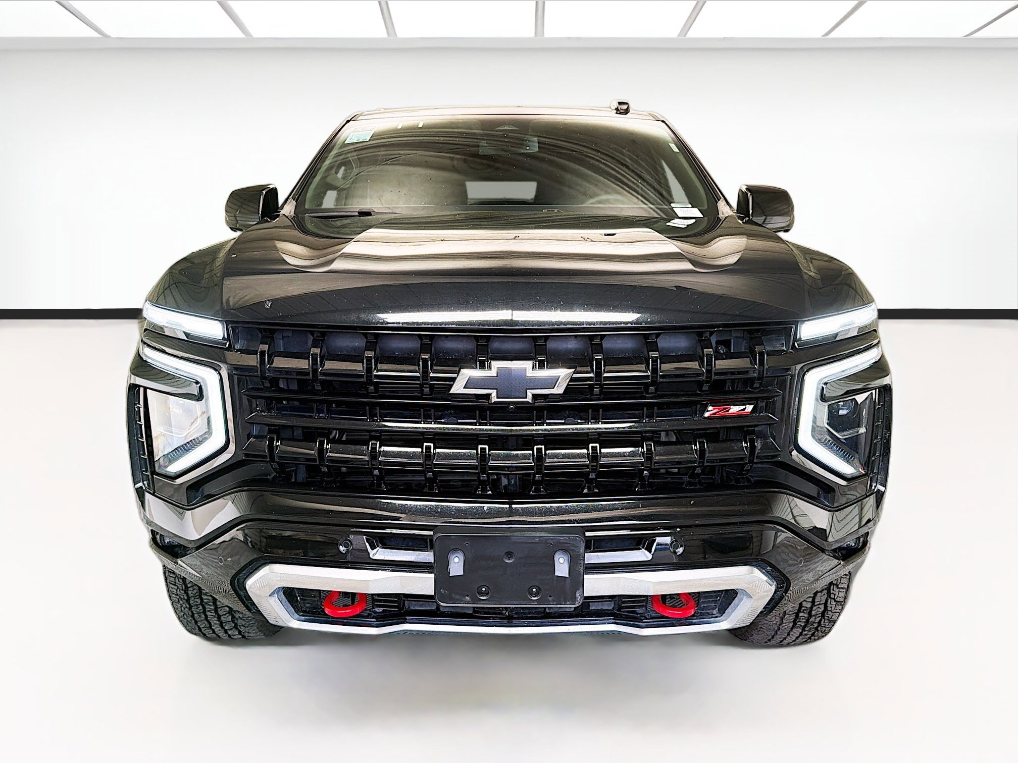 Used 2025 Chevrolet Suburban Z71 AWD/4WD image 2