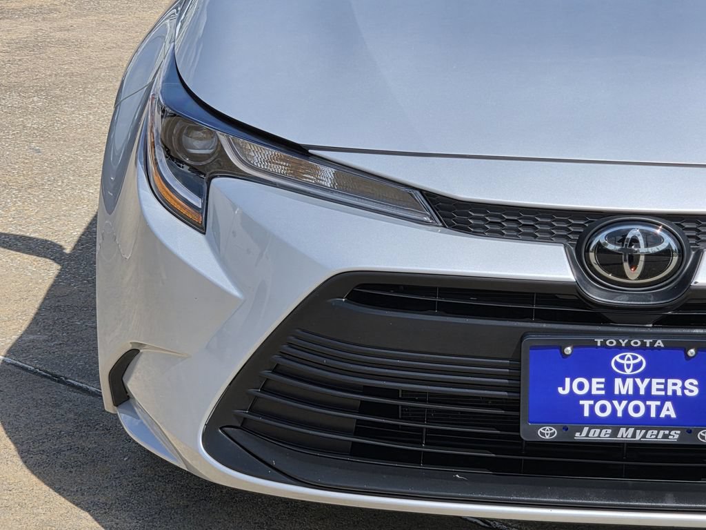 Used 2025 Toyota Corolla LE FWD image 5