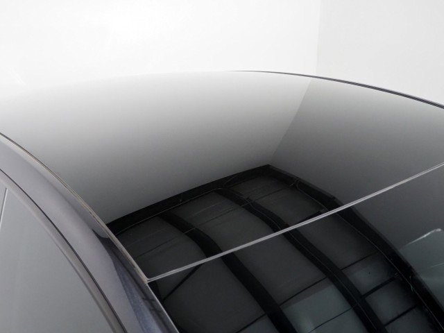 Used 2024 Tesla Model Y Performance image 5