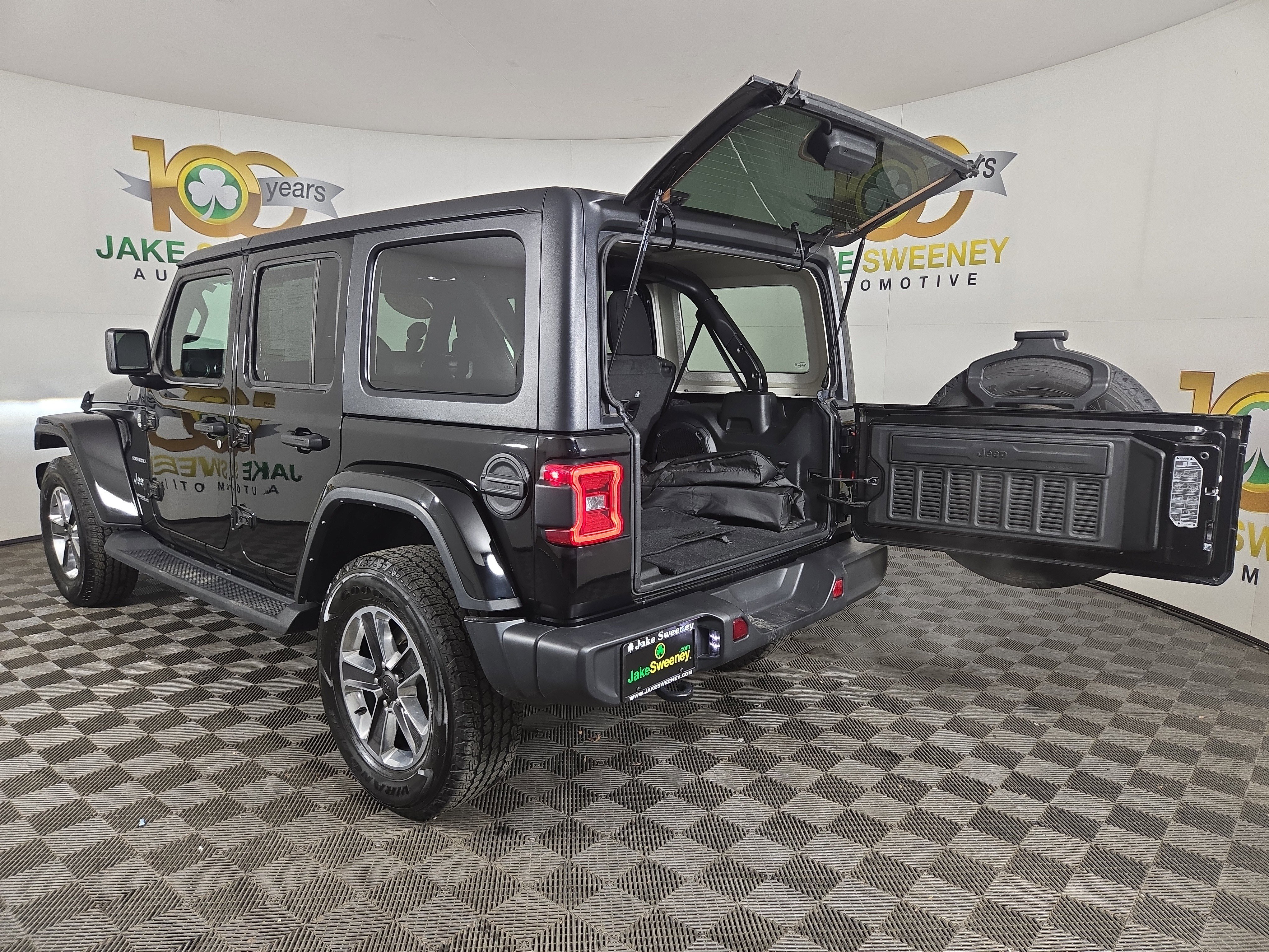 Used 2022 Jeep Wrangler Unlimited Sahara w/ LED Lighting Group image 32