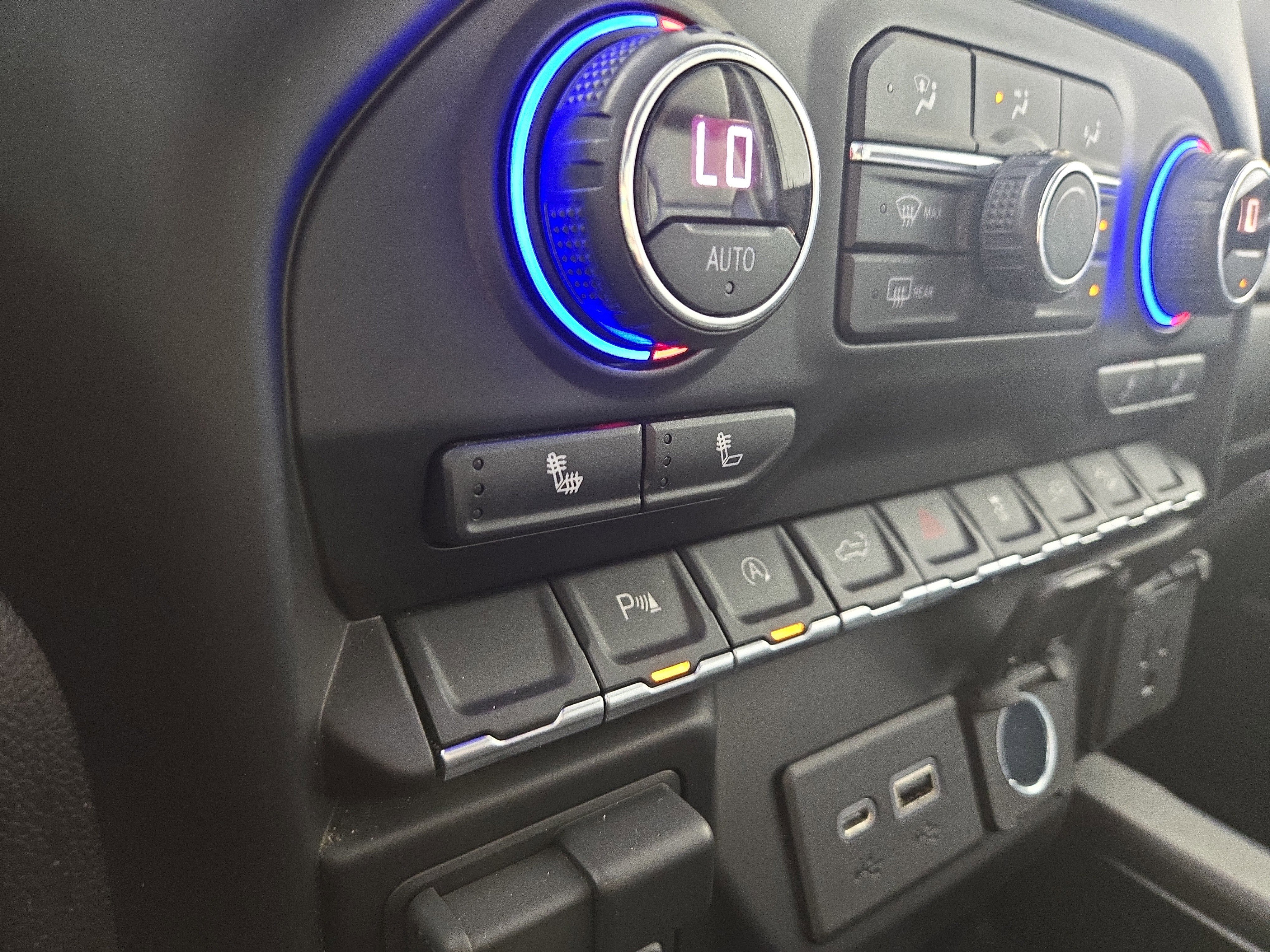 Certified 2020 Chevrolet Silverado 1500 RST w/ True North Edition image 26