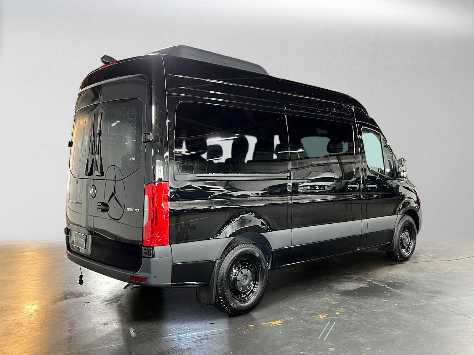 Used 2025 Mercedes-Benz Sprinter 2500 image 3