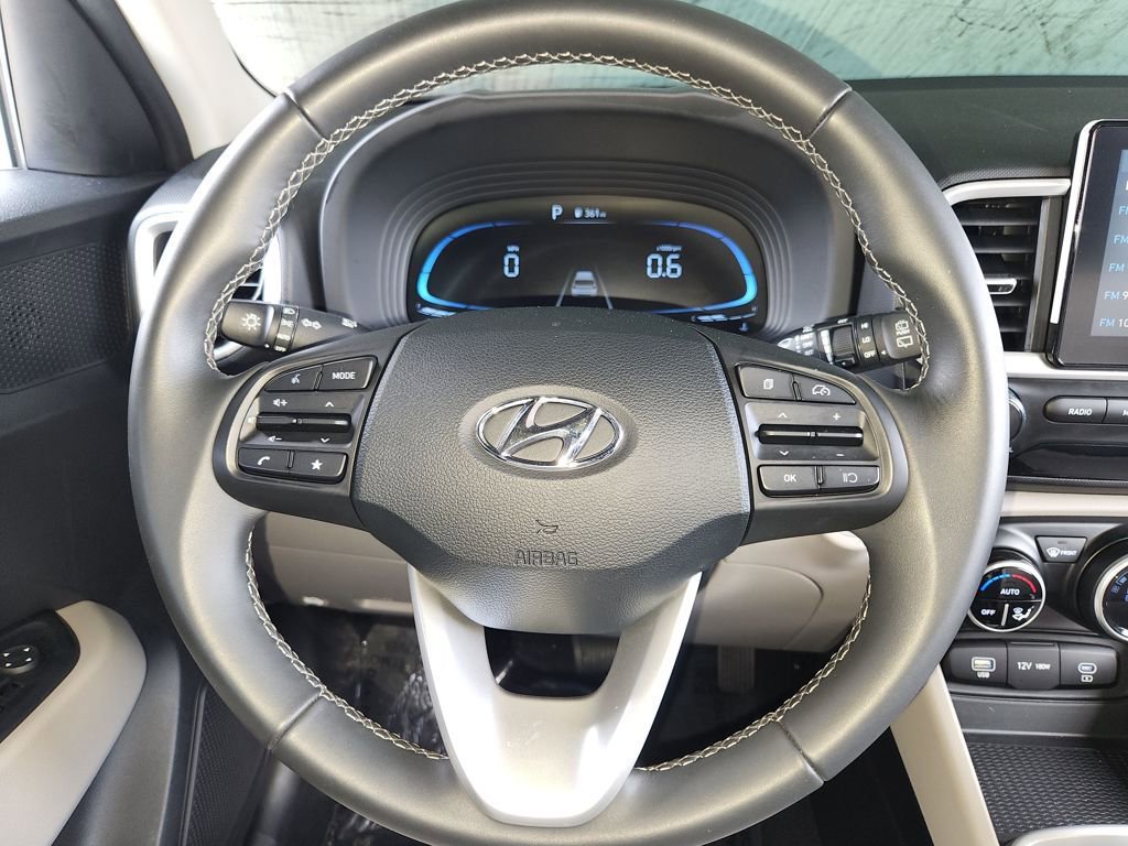 Used 2025 Hyundai Venue SEL image 23