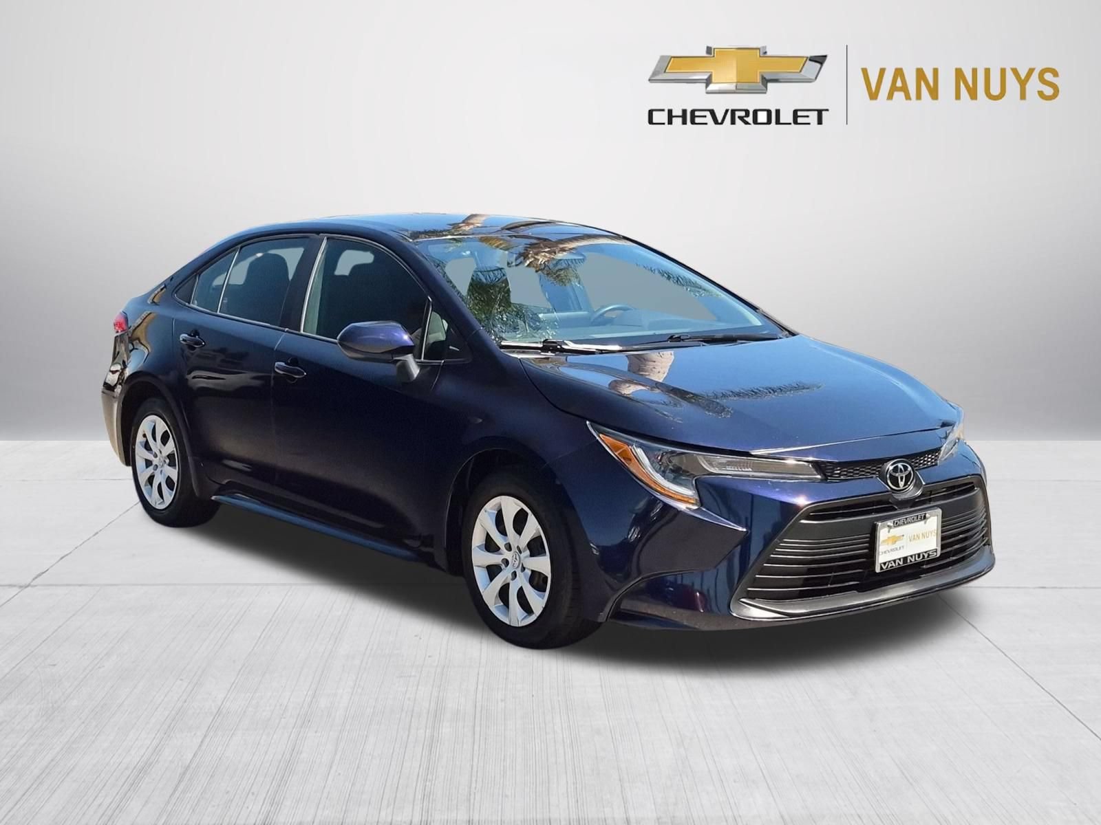 Used 2023 Toyota Corolla LE FWD image 3