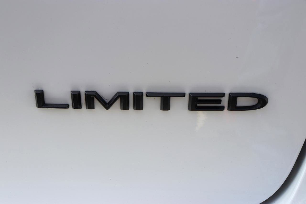 Used 2025 Chrysler Pacifica Limited FWD image 66