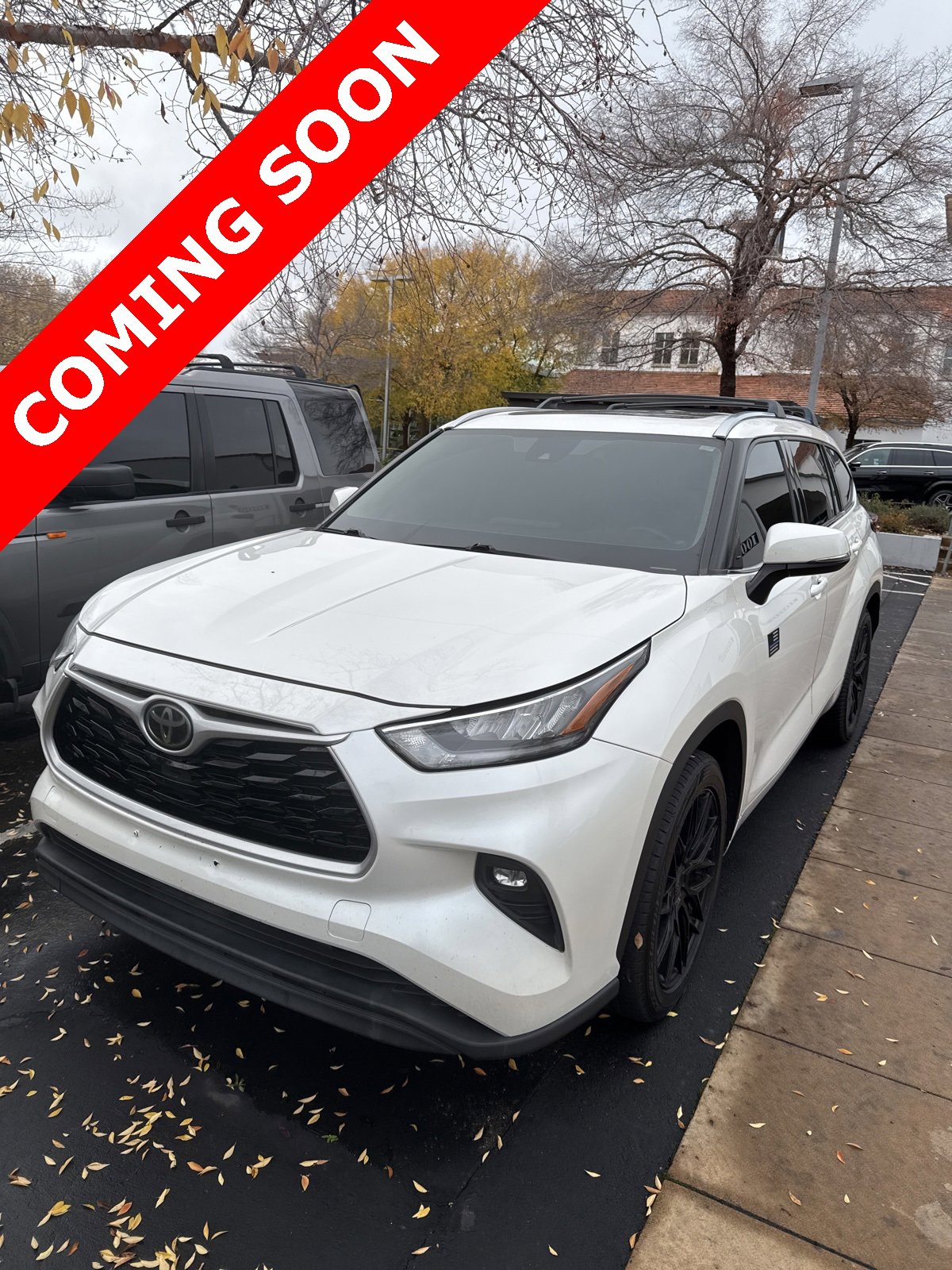 Used 2020 Toyota Highlander XLE image 1