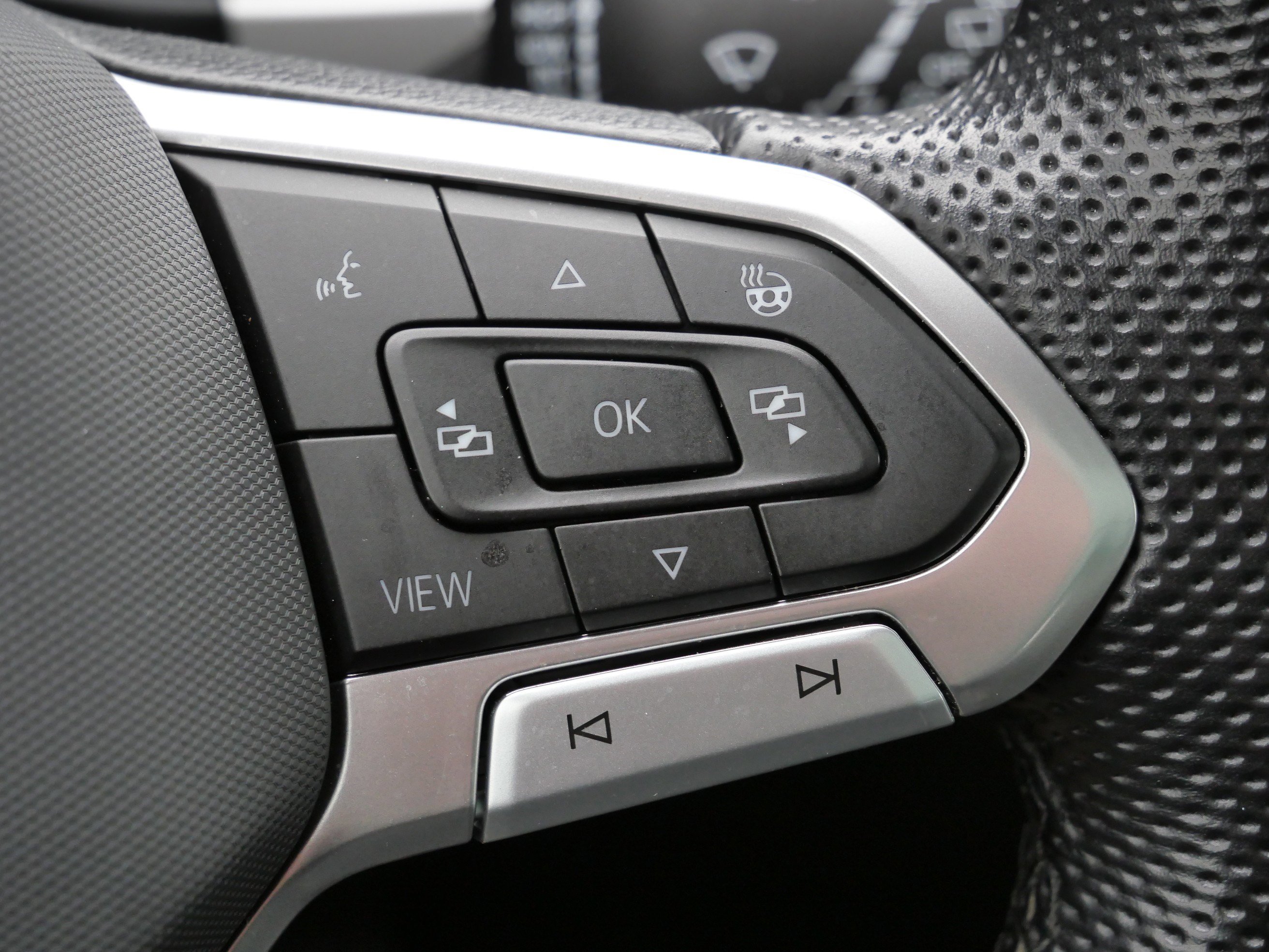 Certified 2023 Volkswagen Atlas Cross Sport SEL Premium R-Line image 32