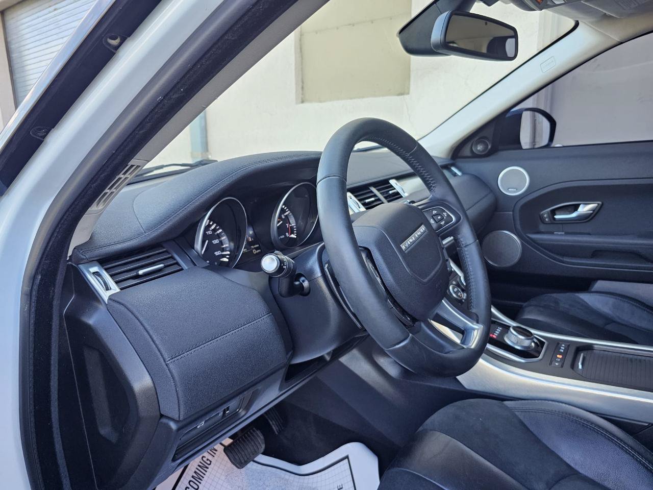 Used 2015 Land Rover Range Rover Evoque Pure AWD/4WD image 25