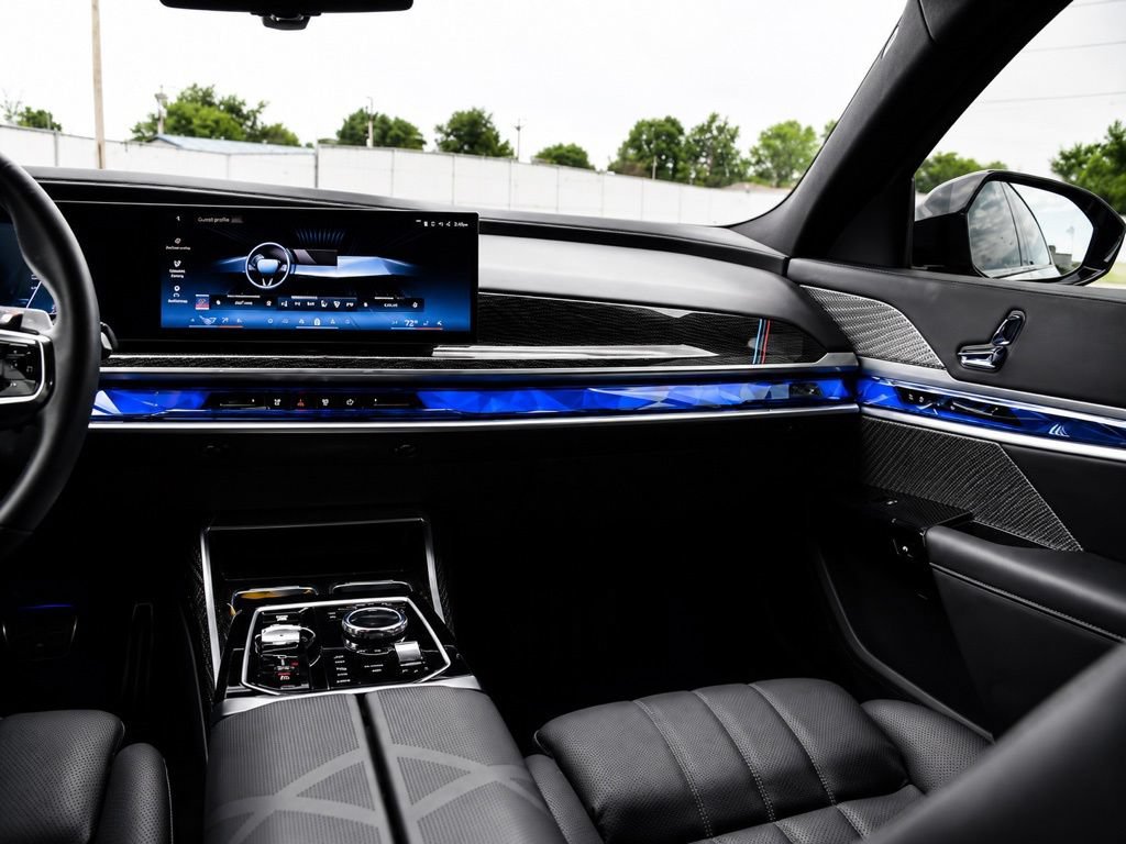 Used 2025 BMW 740i xDrive w/ Executive Package AWD/4WD image 25