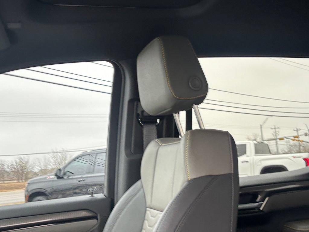 Used 2025 Chevrolet Silverado 1500 ZR2 w/ Technology Package AWD/4WD image 17