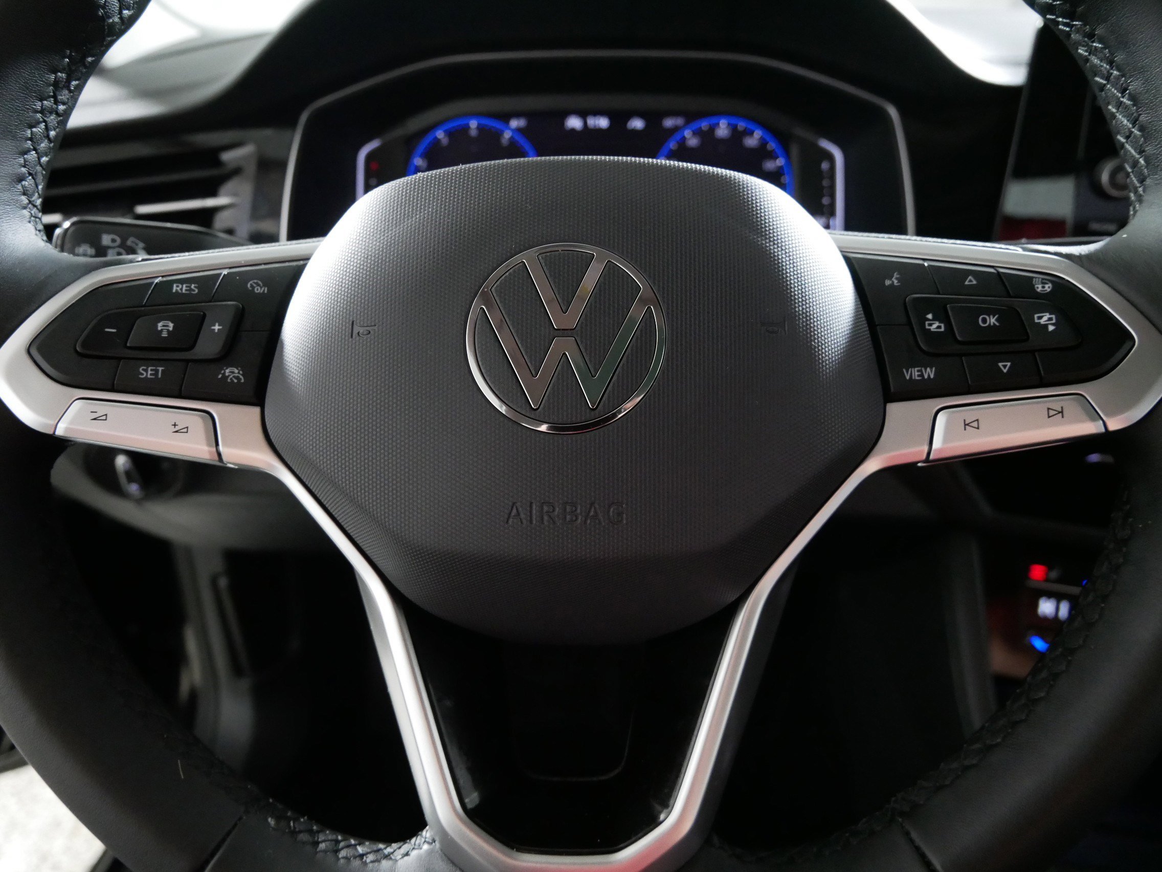 Certified 2025 Volkswagen Jetta SEL FWD image 25