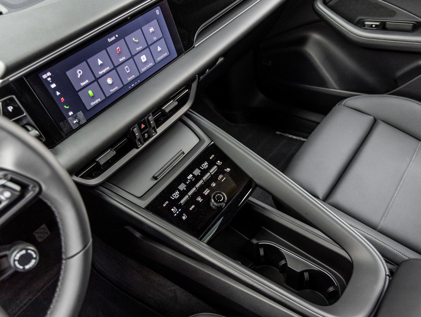 Certified 2025 Porsche Macan Electric image 26