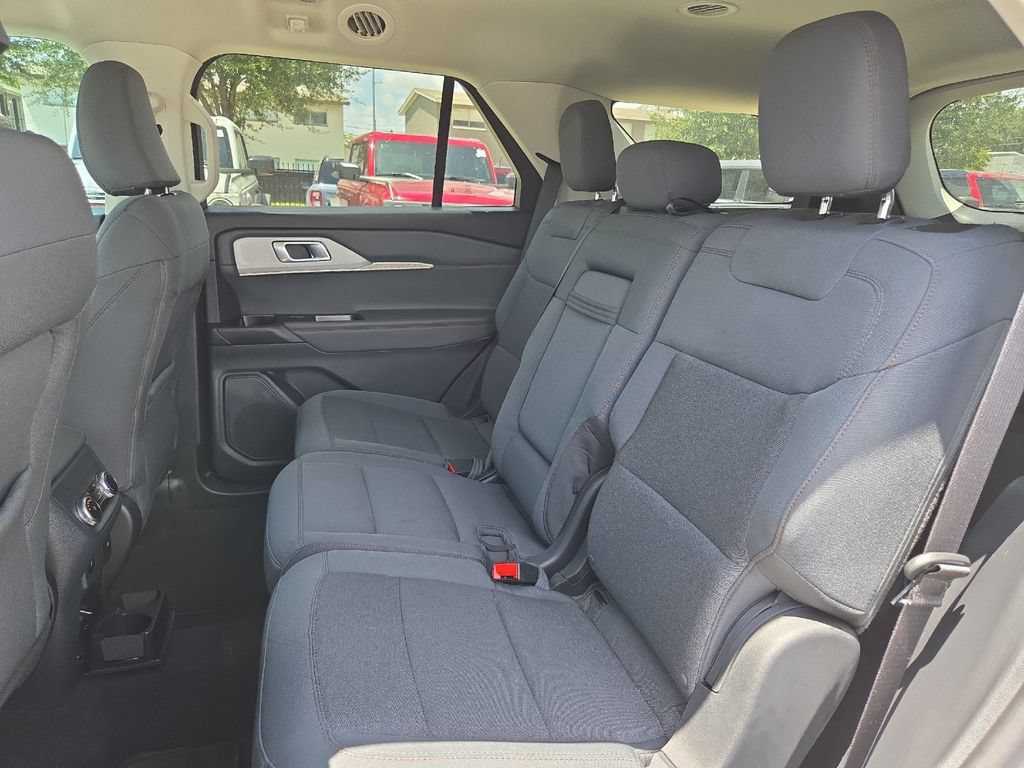 Used 2025 Ford Explorer Active RWD image 12