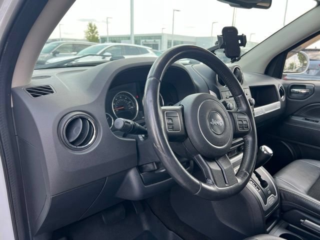Used 2014 Jeep Compass Latitude w/ Sun/Sound Group AWD/4WD image 9
