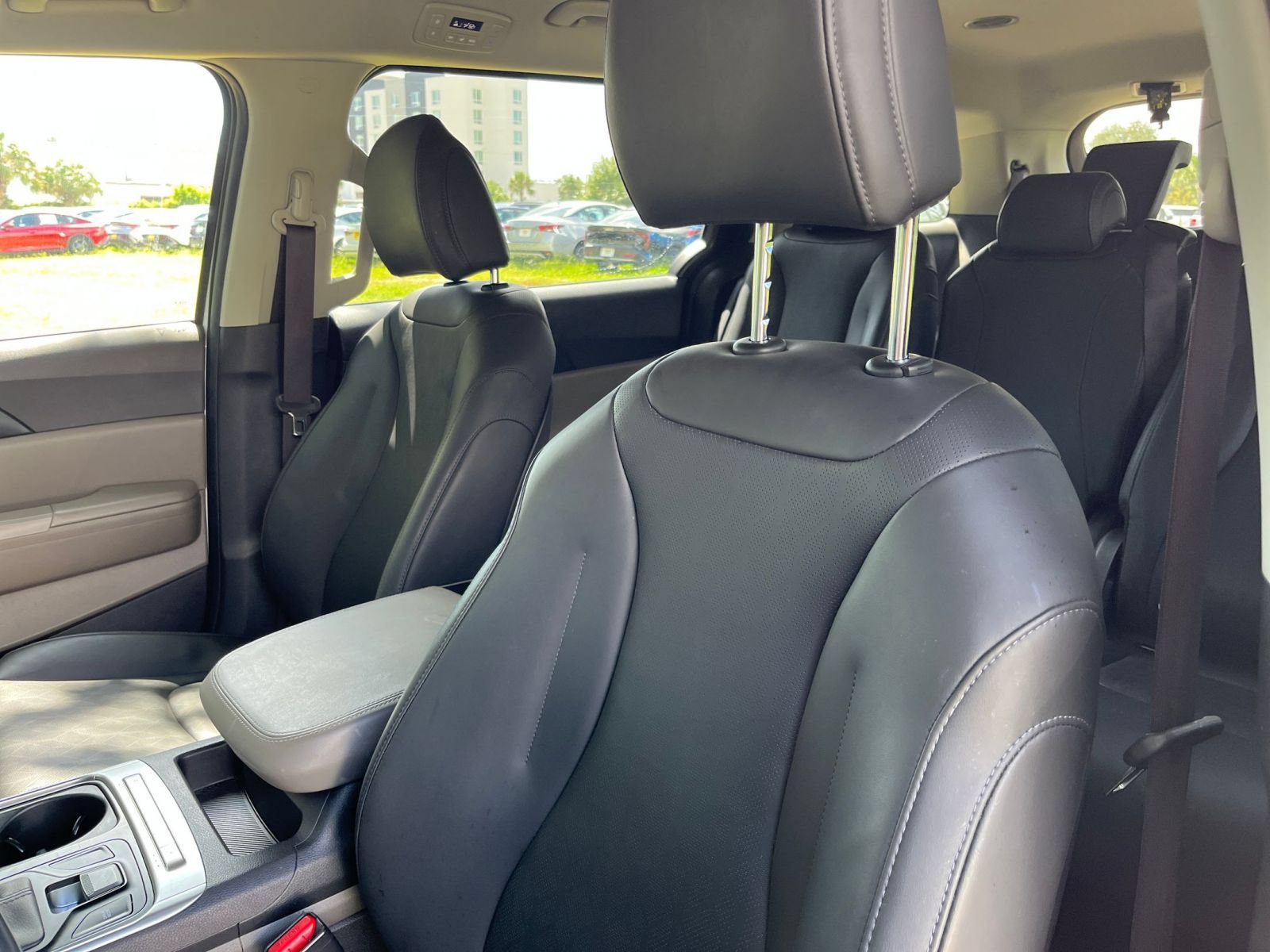 Used 2026 Kia Carnival FWD image 37