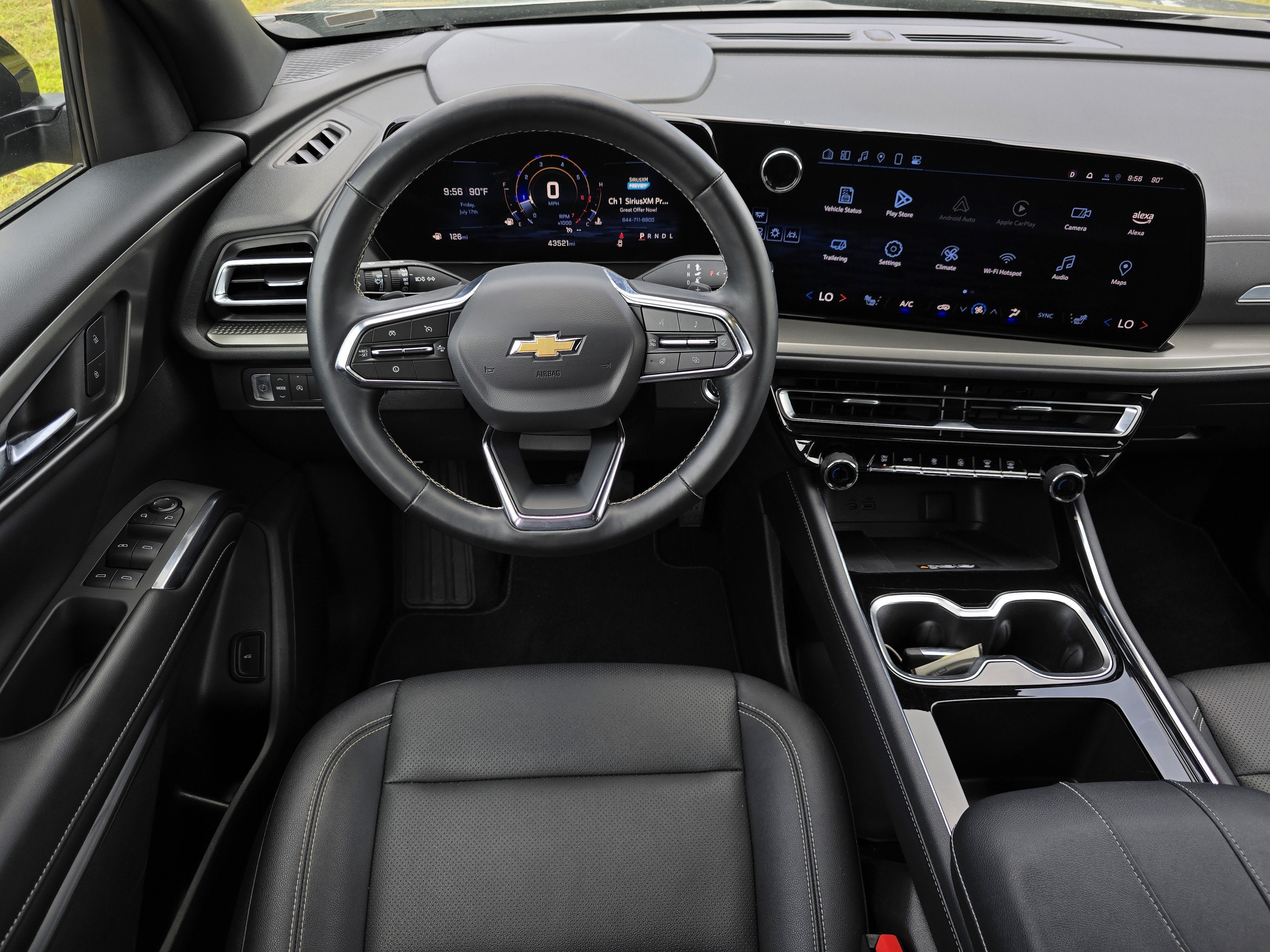 Used 2025 Chevrolet Traverse LT FWD image 10