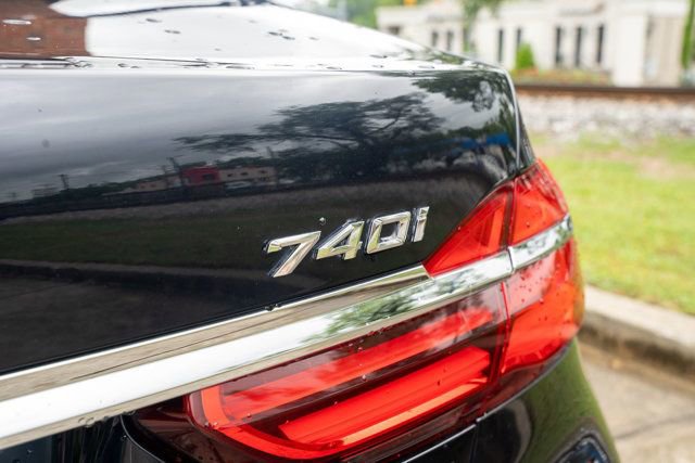 Used 2019 BMW 740i w/ Executive Package RWD image 19