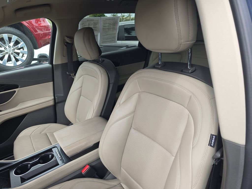 Used 2024 Lincoln Nautilus Premier image 19