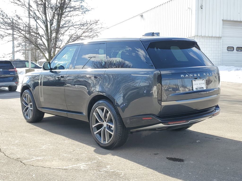 Used 2024 Land Rover Range Rover SE image 2