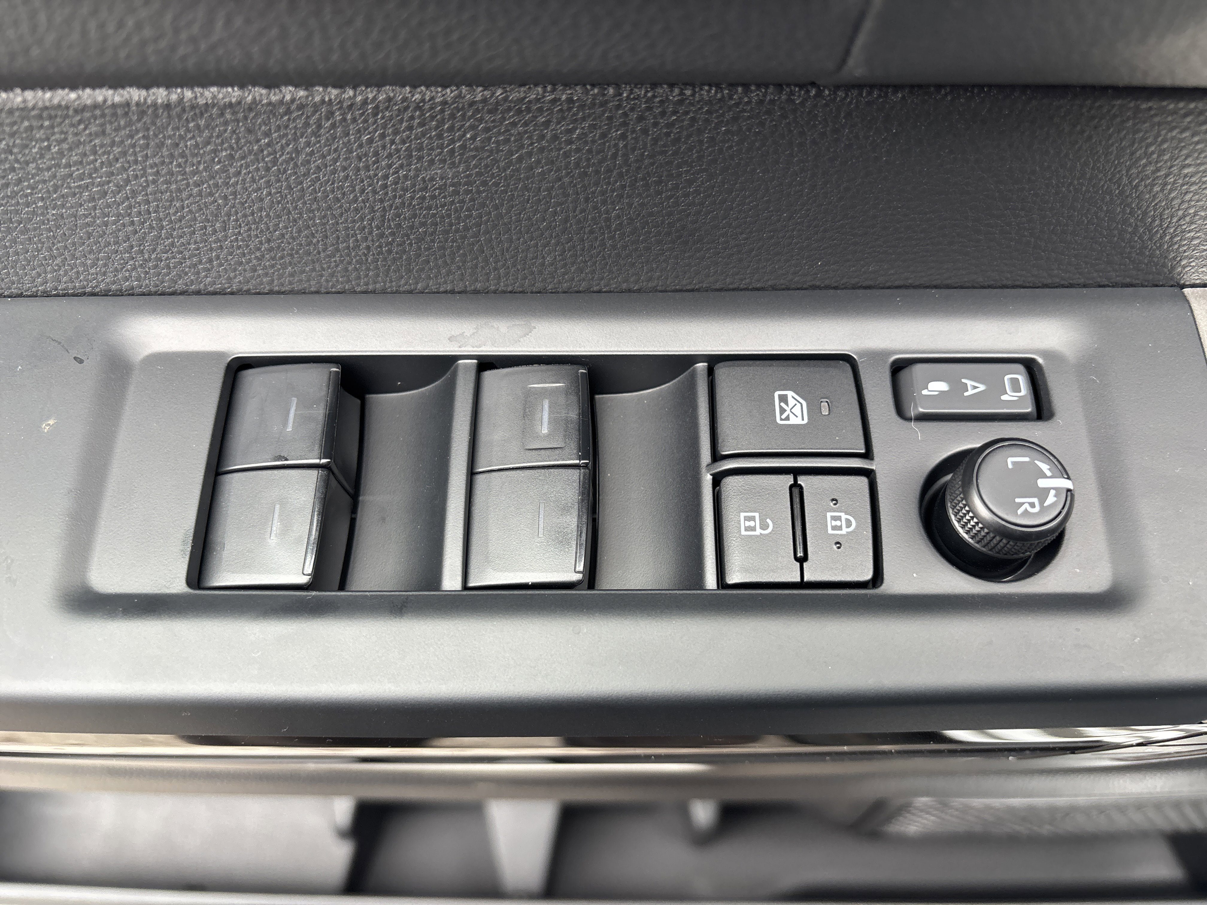 Used 2025 Toyota Sequoia Limited w/ TRD Off-Road Package image 4