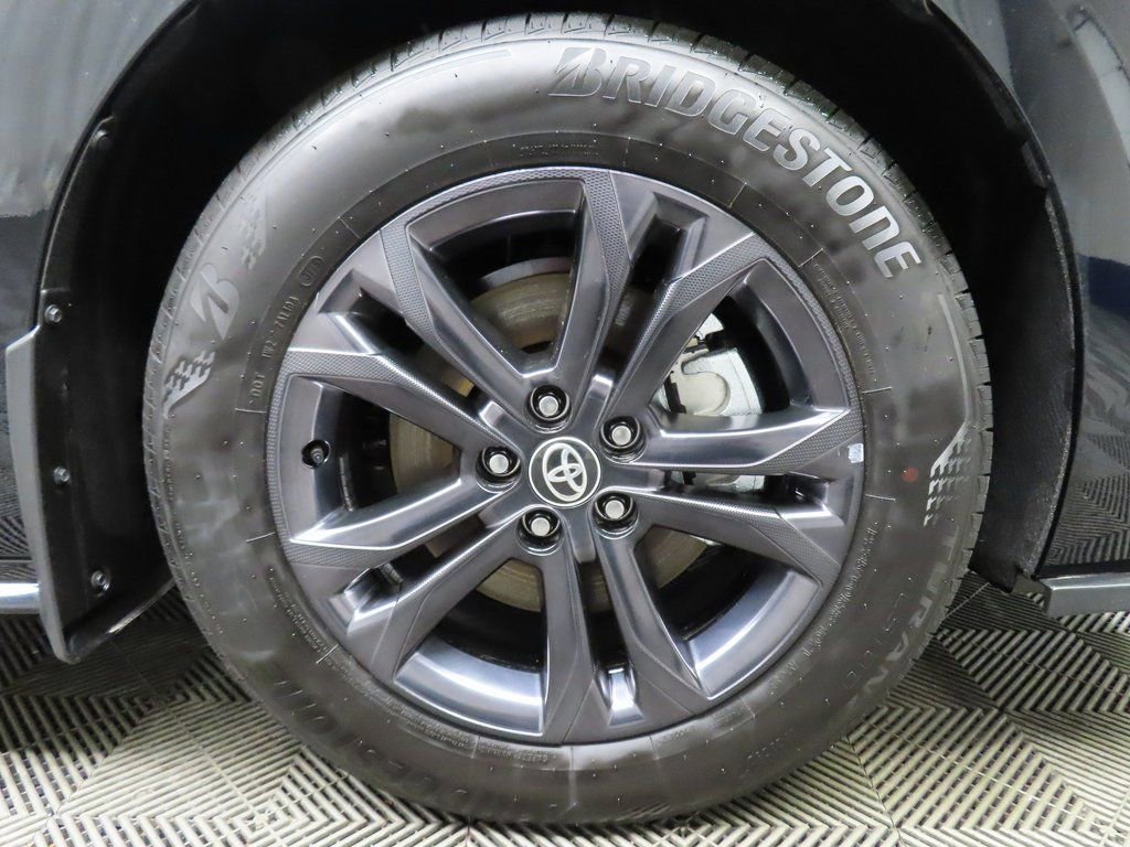 Used 2025 Toyota Sienna XSE image 8