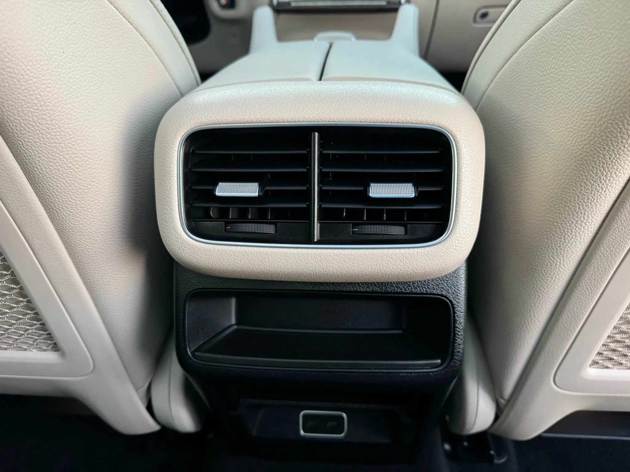 Used 2025 Mercedes-Benz GLE 450e 4MATIC w/ AMG Line Exterior image 29