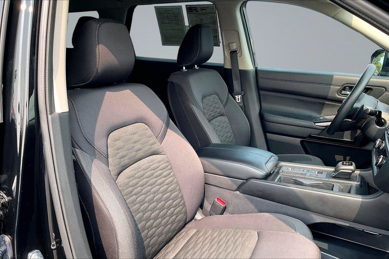 Certified 2025 Nissan Pathfinder S FWD image 8