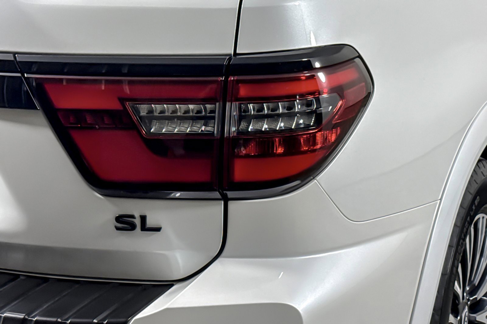 Used 2022 Nissan Armada SL w/ Midnight Edition Package image 28